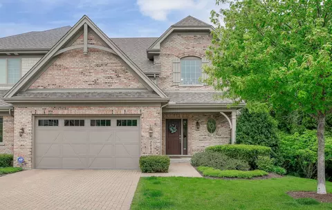 2040 Mackenzie Pl, Wheaton, IL 60187 photo 1