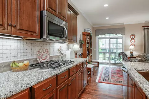 2040 Mackenzie Pl, Wheaton, IL 60187 photo 5