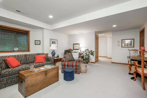 2040 Mackenzie Pl, Wheaton, IL 60187 photo 23