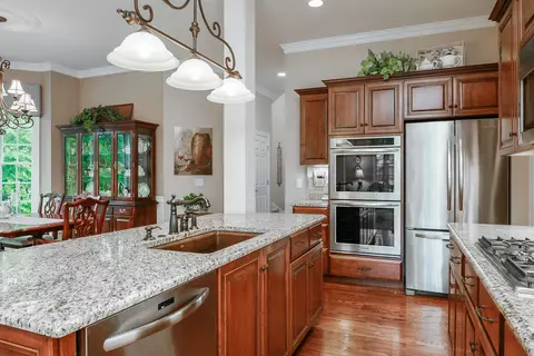 2040 Mackenzie Pl, Wheaton, IL 60187 photo 6