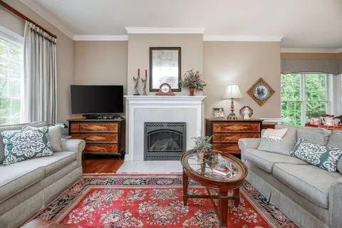 2040 Mackenzie Pl, Wheaton, IL 60187 photo 9