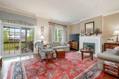 2040 Mackenzie Pl, Wheaton, IL 60187 photo 8