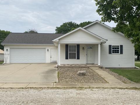 115 S Cedar St, Toluca, IL 61369