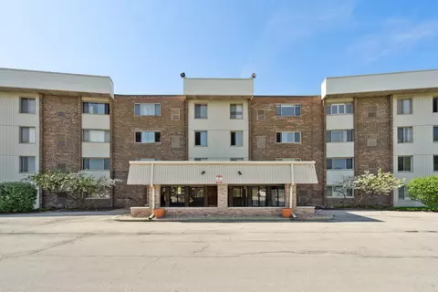 841 N York St #220, Elmhurst, IL 60126