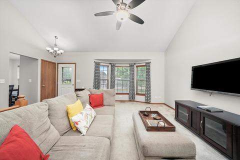 619 Tanglewood Trl, Mchenry, IL 60050 photo 7