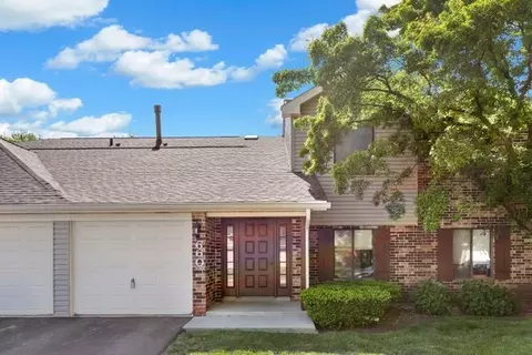 660 Cross Creek Dr W #2B, Roselle, IL 60172