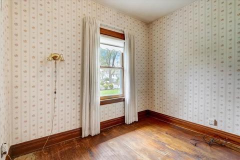 351 Jefferson Ave, Elgin, IL 60120 photo 17