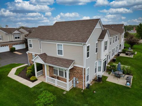 2432 Evergreen Cir, Mchenry, IL 60050 photo 2