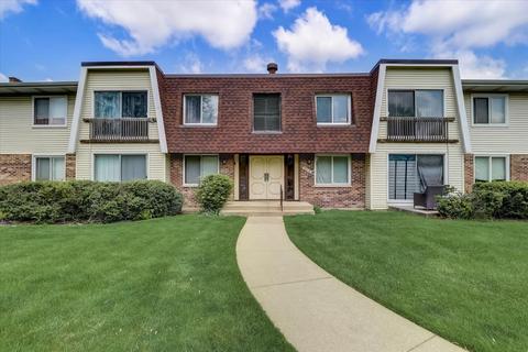 3018 Roberts Dr #9-2, Woodridge, IL 60517