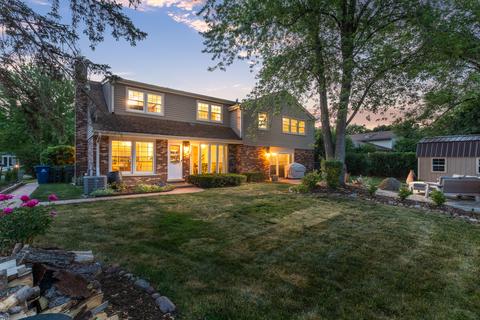 1616 Apache Dr, Naperville, IL 60563 photo 2