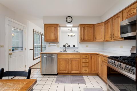 1616 Apache Dr, Naperville, IL 60563 photo 3