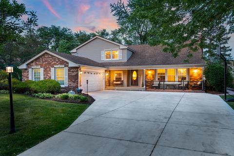1616 Apache Dr, Naperville, IL 60563