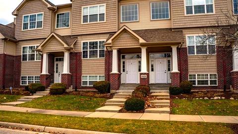 2433 River Oaks Ln #4-4, Rockford, IL 61102