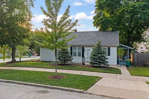 203 Lincoln St, Lemont, IL 60439