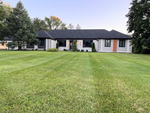 3007 Springbrook Rd, Crystal Lake, IL 60012