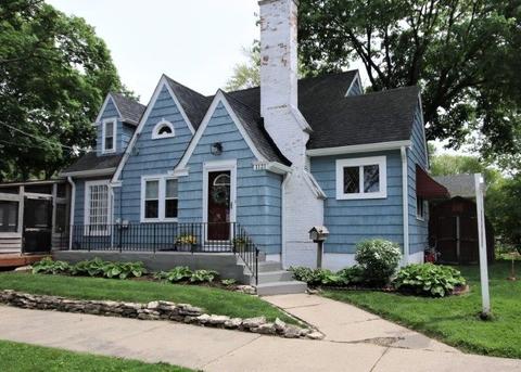 1121 W Chicago St, Elgin, IL 60123