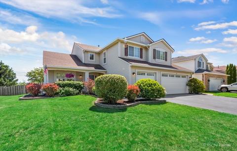 300 Wright Dr, Lake In The Hills, IL 60156