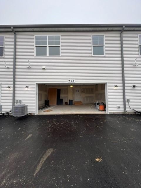 221 S Llanos St, Cortland, IL 60112