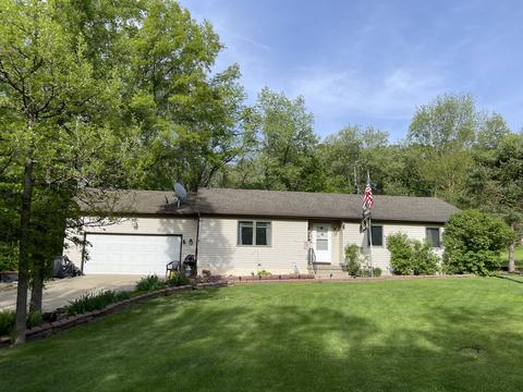 312 Cuyahoga Dr, Dixon, IL 61021
