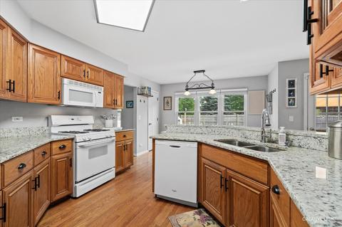 3416 Rosecroft Ln, Naperville, IL 60564 photo 9