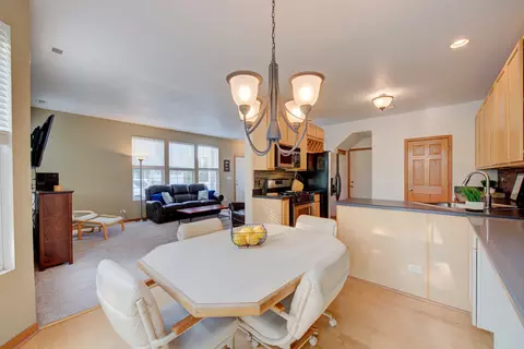 1430 Millbrook Dr, Algonquin, IL 60102 photo 5