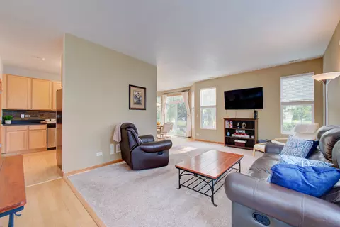 1430 Millbrook Dr, Algonquin, IL 60102 photo 2