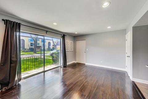 1250 E Washington St #4, Des Plaines, IL 60016 photo 4