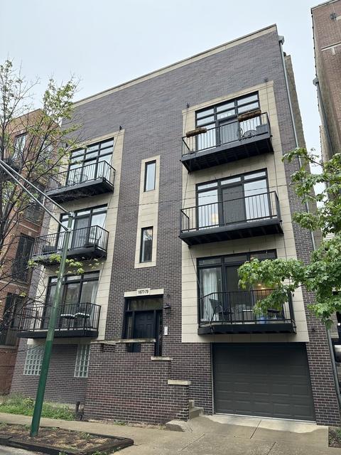 1877 N Winnebago Ave #1W, Chicago, IL 60647