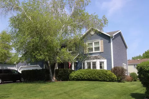 821 Redwood Dr, Cary, IL 60013