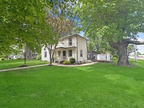 220 E Mason St, Lena, IL 61048