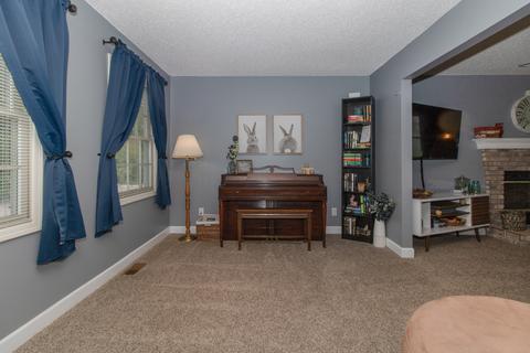 8 Holder Way, Bloomington, IL 61704 photo 3