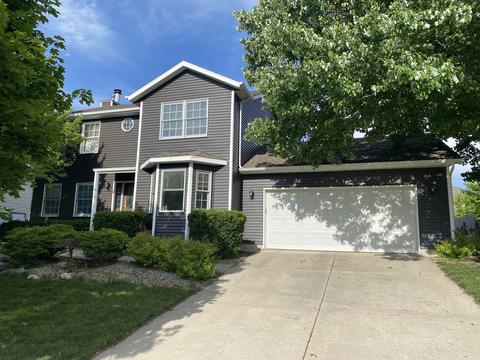 8 Holder Way, Bloomington, IL 61704