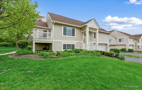 525 Cary Woods Cir, Cary, IL 60013