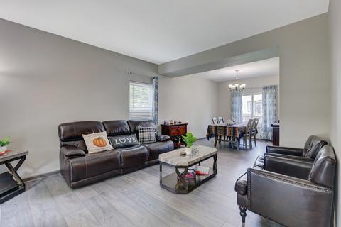 2072 Westridge Blvd, Bartlett, IL 60103 photo 6