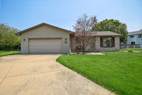 1812 Lyndhurst Dr, Savoy, IL 61874