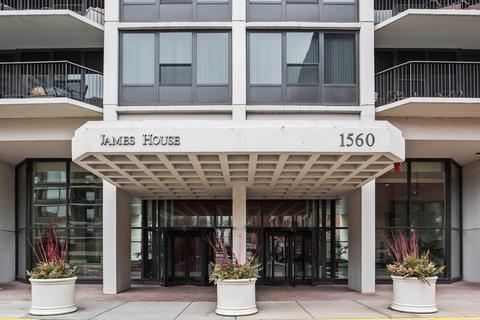 1560 N Sandburg Ter #3003J, Chicago, IL 60610