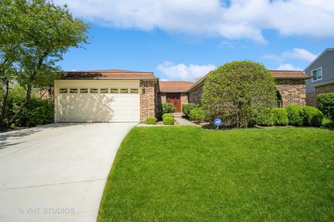4566 Lindenwood Ln, Northbrook, IL 60062