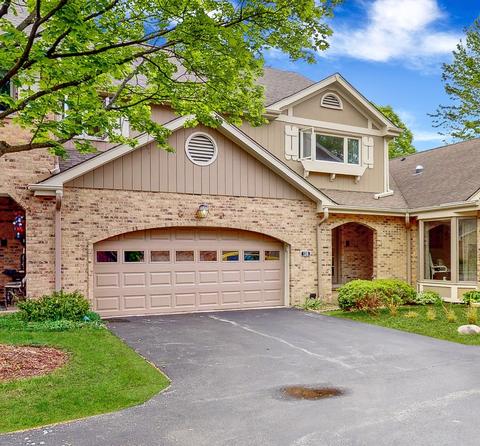 130 Country Club Dr, Bloomingdale, IL 60108