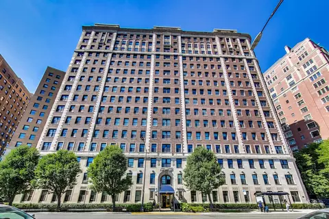 3750 N Lake Shore Dr #7D, Chicago, IL 60613
