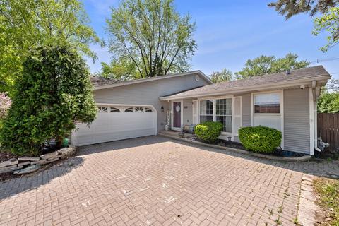 522 Hiawatha Dr, Carol Stream, IL 60188