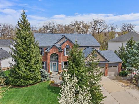 9 Acadia Ct, Streamwood, IL 60107