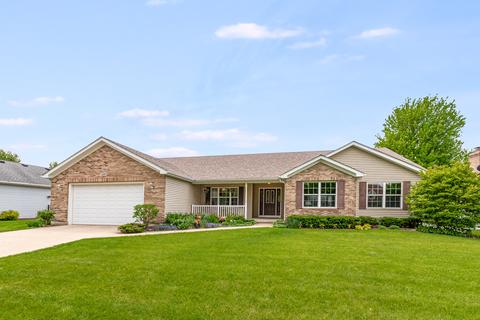 326 W Burlington Dr, Maple Park, IL 60151