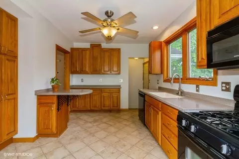 811 W Thompson St, Harvard, IL 60033 photo 6
