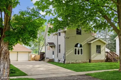 811 W Thompson St, Harvard, IL 60033 photo 2