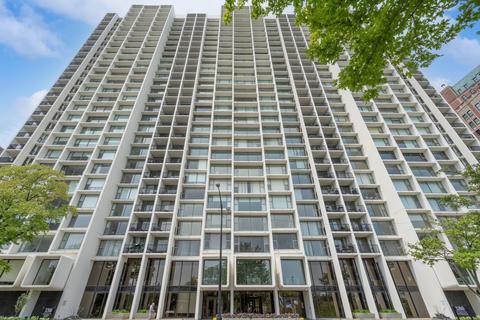3200 N Lake Shore Dr #1008, Chicago, IL 60657