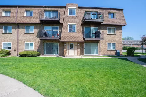 9428 Bay Colony Dr #3S, Des Plaines, IL 60016