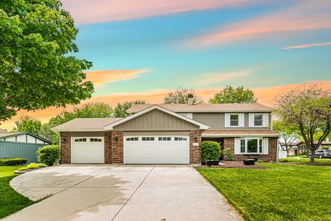 1526 Haverhill Dr, Wheaton, IL 60189