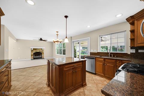 1369 Branden Ln, Bartlett, IL 60103 photo 9