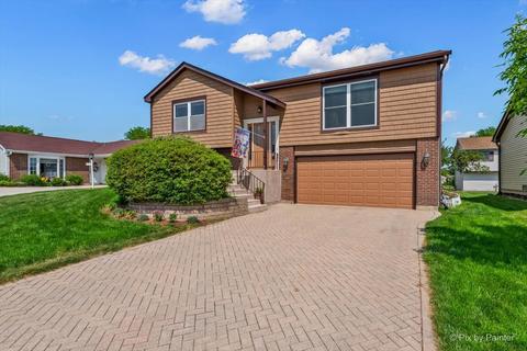 5 Greystone Ct, Streamwood, IL 60107
