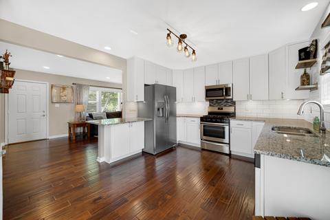 4707 Howard St, Mchenry, IL 60051 photo 2